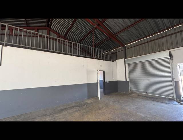150M² WAREHOUSE TO LET IN WYNBERG